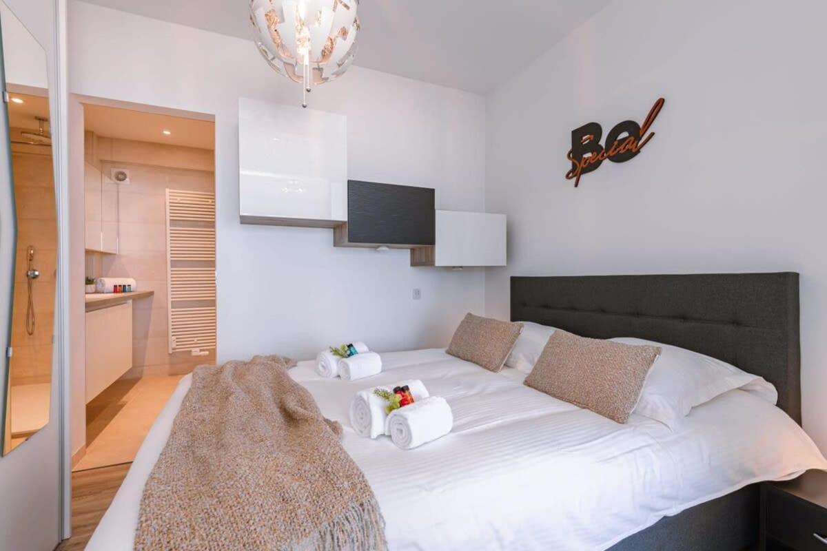 Huswell - Brand New With A View Apartment *